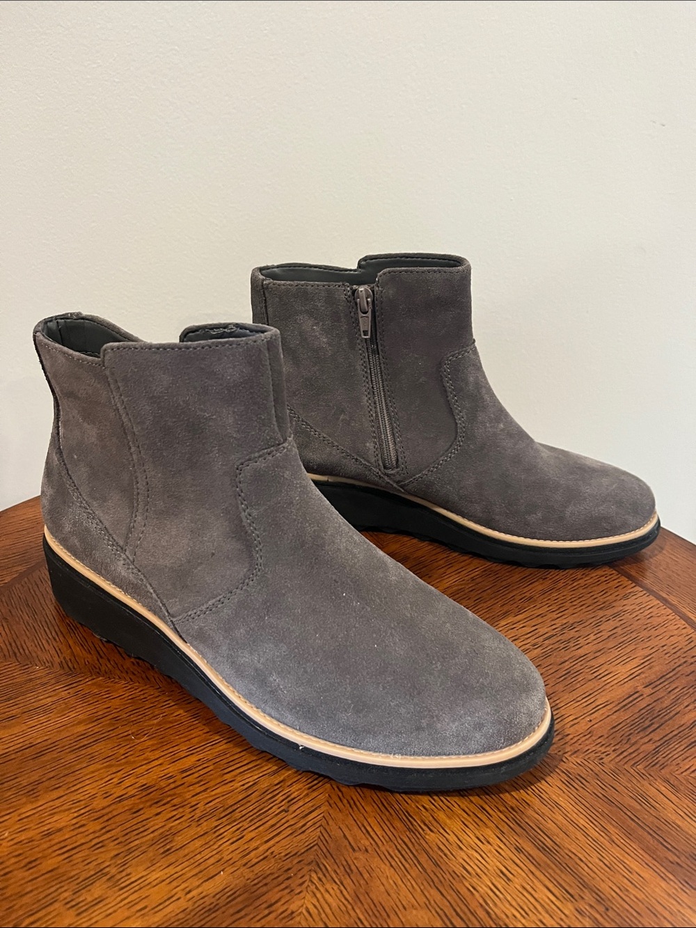 🆕Clarks Sharon Swing Gray Suede Ankle Wedge Bootie size 8 Ultimate Comfort